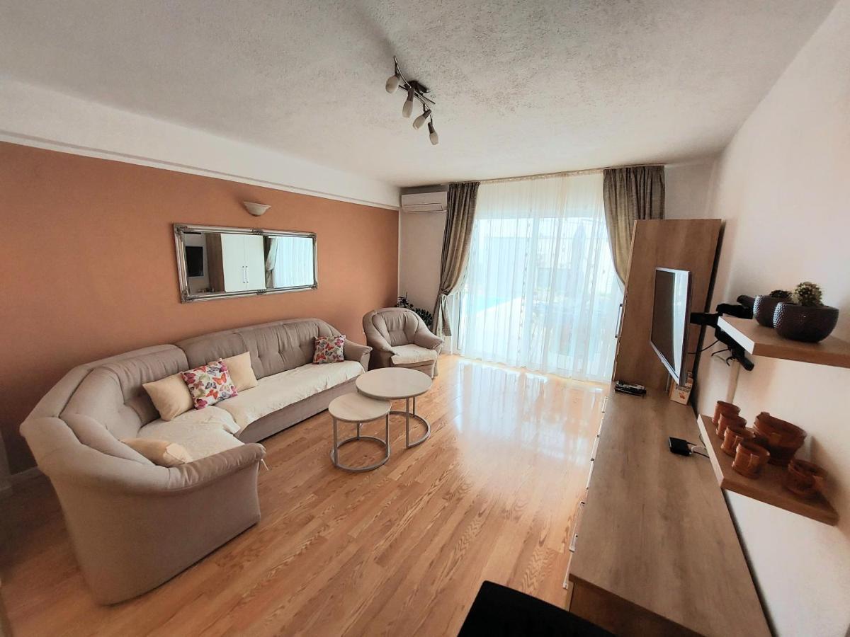 Apartment With Private Pool "Patricia" Макарска Екстериор снимка