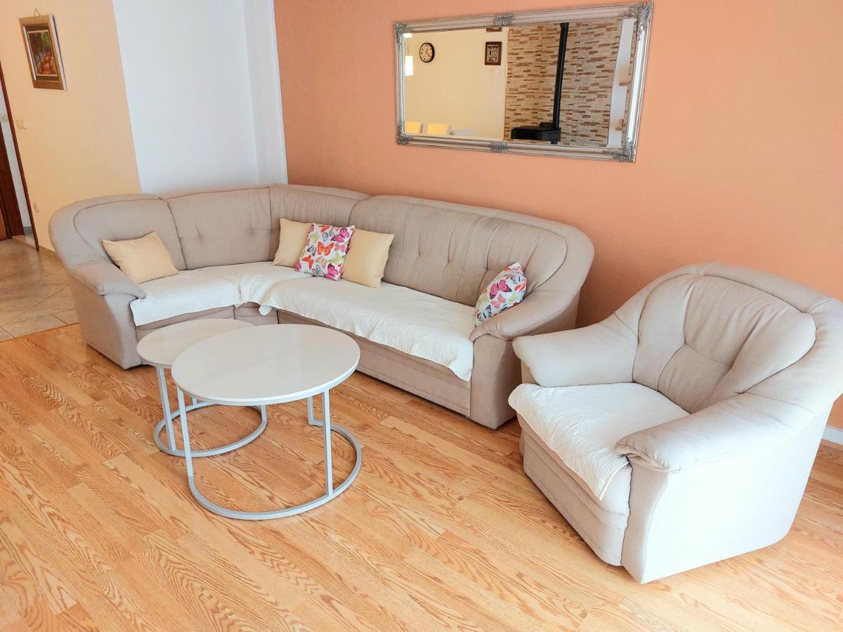 Apartment With Private Pool "Patricia" Макарска Екстериор снимка