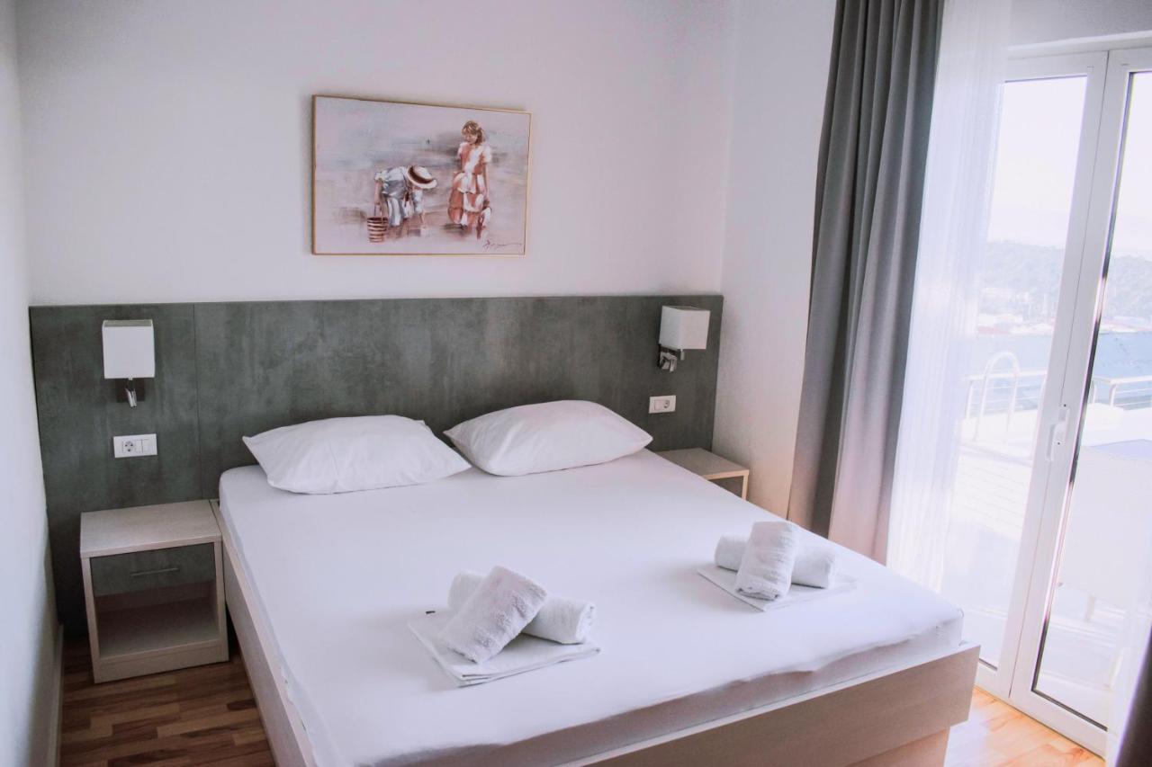 Apartment With Private Pool "Patricia" Макарска Екстериор снимка