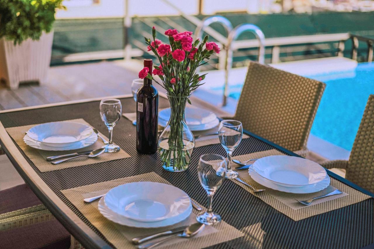 Apartment With Private Pool "Patricia" Макарска Екстериор снимка