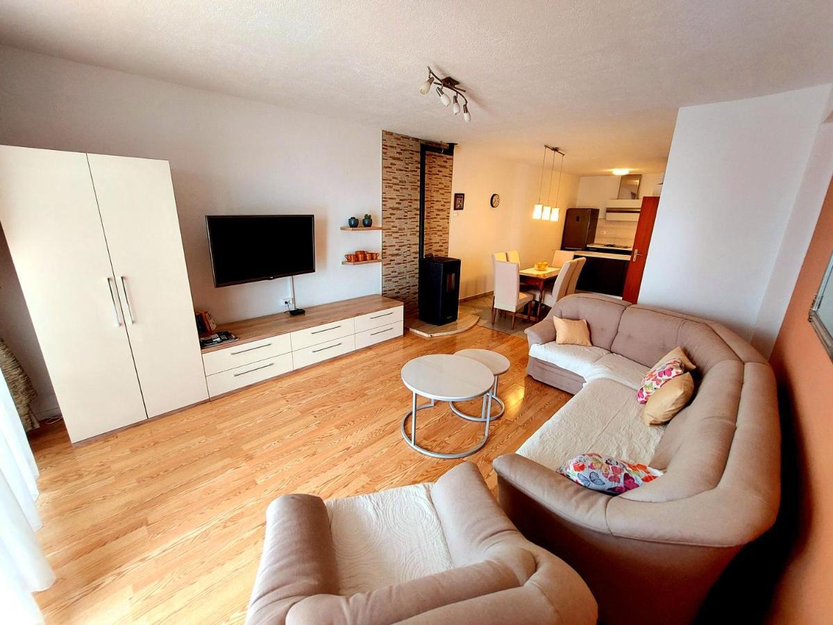 Apartment With Private Pool "Patricia" Макарска Екстериор снимка