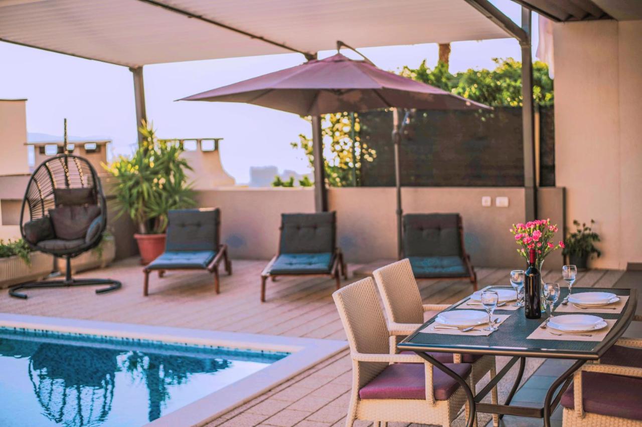 Apartment With Private Pool "Patricia" Макарска Екстериор снимка