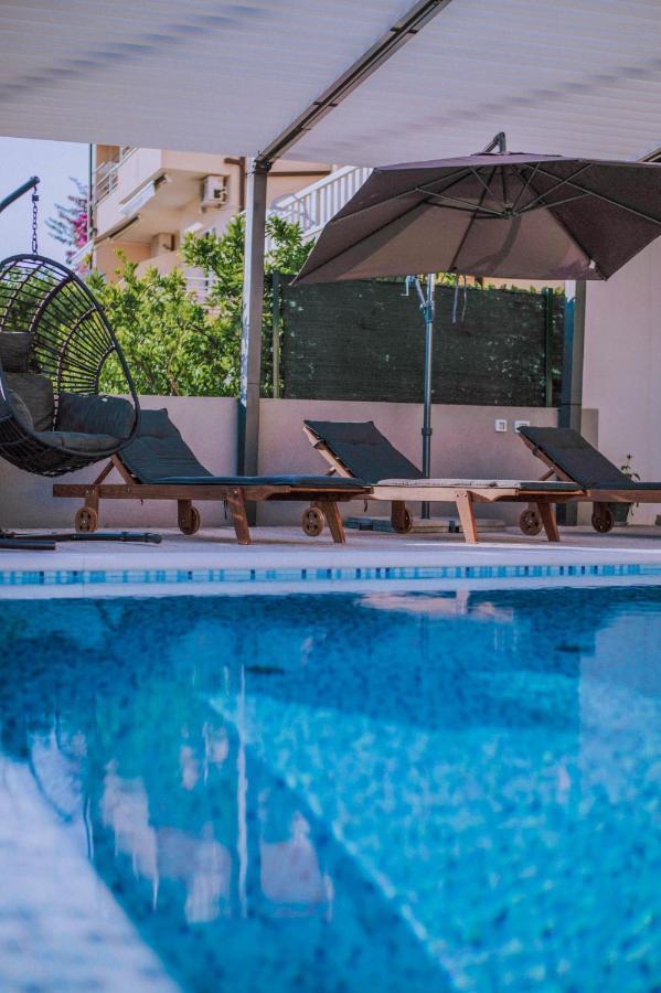 Apartment With Private Pool "Patricia" Макарска Екстериор снимка